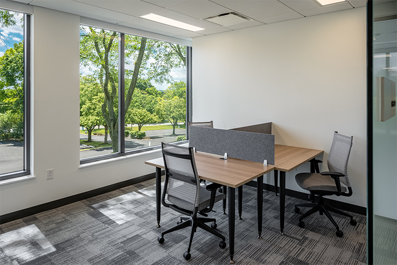 Flex at Chesterbrook's private office with a desk and 3 chairs with dividers