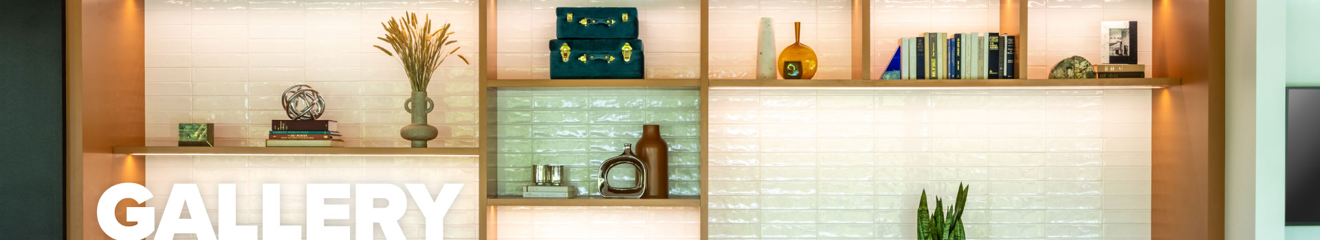 Header-Gallery-1920px Gallery - bookshelves with decorative books and objects